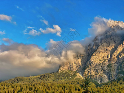 顶峰美丽五塔意大利阿尔卑斯山辛克托里脉夏季风景多洛米特山脉自然图片
