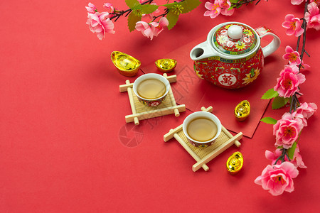 象征橙喜庆的中文人物意思是幸运和Top对月亮新年假期概念的展望背景Flat用红色零花钱和纸上粉樱花杯茶图片