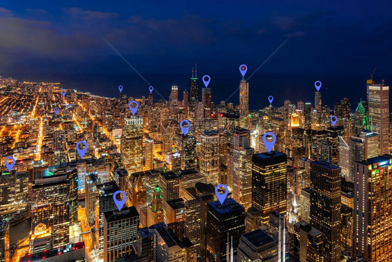时间位于美国芝加哥丽的黄昏时刻蓝色天空下芝加哥市景摩天大楼空中视图上的地标以及风景和现代建筑技术和定位概念等在美国芝加哥州的景观图片