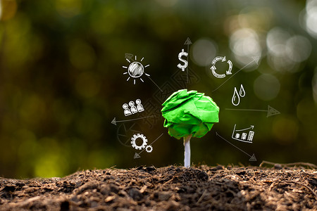 绿色可回收纸树在地面上周围有技术图标环境概念Environments硬币收益象征图片