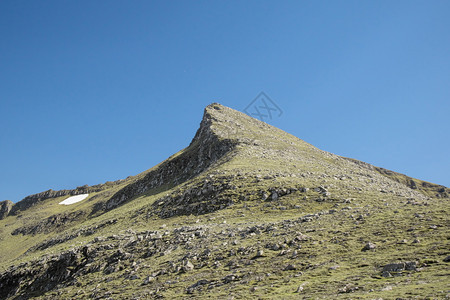 法罗群岛StreymoyStromo岛上一座岩石山的景象法罗群岛辉煌的印记画风景梦狂欢图片