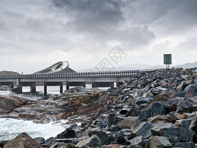 大西洋路是挪威第64Rv号公路的一部分将阿弗里岛与大陆的Vevang岛艾德连接起来这条公路连接Kristiansund市和Mol图片