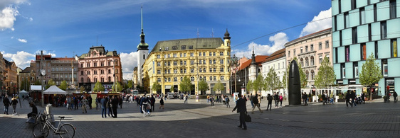 场景海浪2017年4月6日布尔诺捷克欧洲城市中心自由广场鼠疫栏目Marian和Brno时钟天文自豪图片