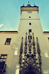 捷克布尔诺市旧政厅欧洲门一张美丽古老建筑和旅游景点的照片带有一个望塔旅游信息中心的图景式塔TouristInformationC图片