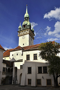 街道捷克布尔诺市旧政厅欧洲门一张美丽古老建筑和旅游景点的照片带有一个望塔旅游信息中心的图景式塔TouristInformatio图片