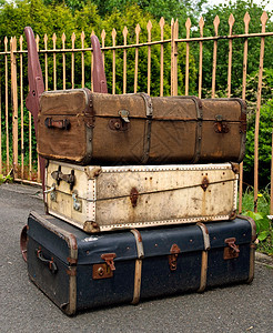 旧式手提箱旅行平台铁路车站行李火车假期图片