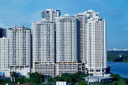 大型公寓楼大楼栖息地城市蓝色建筑高楼窗户天空建筑学高清图片