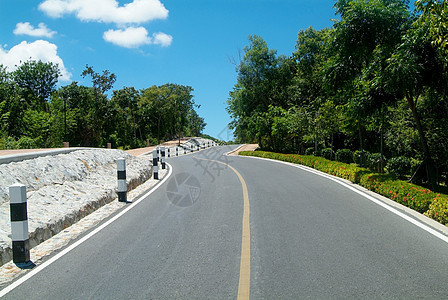 山上的道路公园上坡缠绕森林路面人行道爬坡道小路风景图片