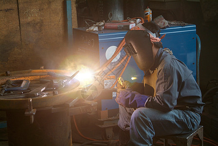 工作焊接工生产火花建造构造作坊机械气体工业金属图片
