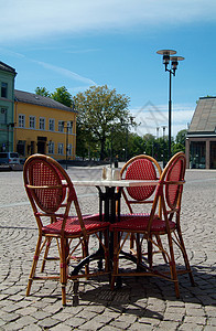 户外餐厅餐桌食物桌子咖啡店城市椅子鹅卵石正方形图片