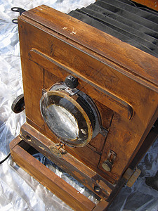 旧木制照相机白色市场相机稀有性古董跳蚤划痕盒子棕色木头图片