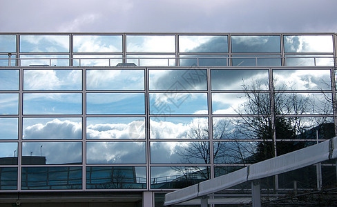 MK反射天空建筑镜子蓝色图片