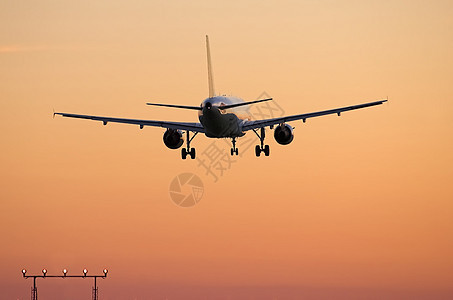 日落时空班机着陆图片