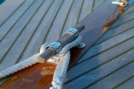 和木帆船上的绳索图片