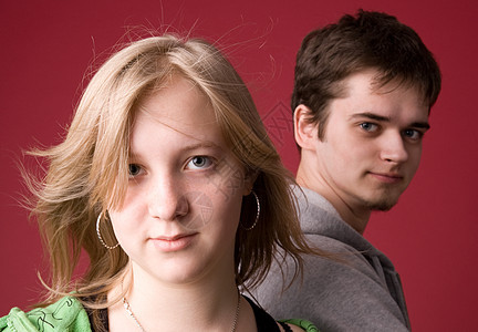 年轻女孩和男孩男性团体女士青年成人男生女性头发棕色男人图片