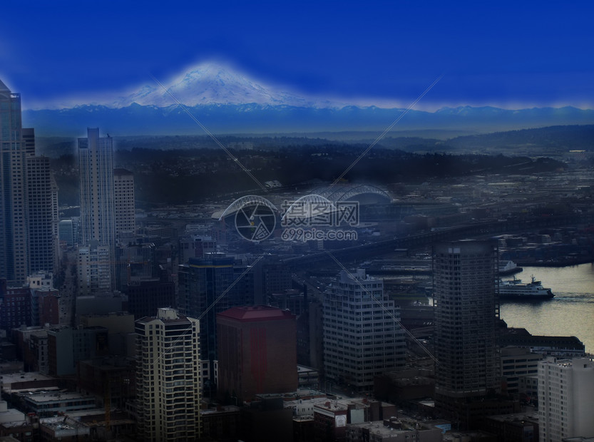 西雅图与雷尼尔山的天线图片