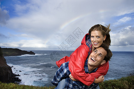 在夏威夷毛伊度假的情侣图片