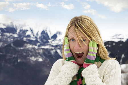 冬季现场山脉财富享受生活方式乐趣惊愕女士运气快乐娱乐图片