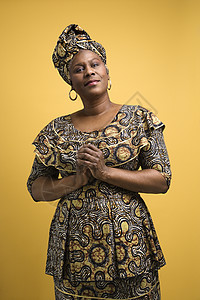 身着非洲服装的女人文化戏服衣服民族女性照片中年女士妇女服饰图片