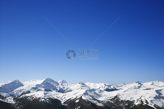 风雪覆盖了山岳图片