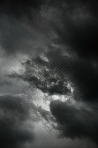 黑暗的暴风云灰色一线天气天空动荡黑与白希望照片场景图片