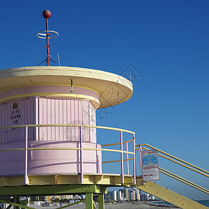 迈阿密 粉红救生塔下班状态游泳旅行救生塔海岸装饰海滩阳光正方形图片