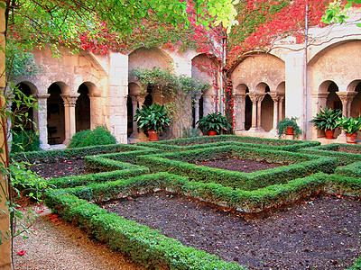 立柱体教堂陵墓圣人绿色拱门宗教装饰品教会石头花园图片