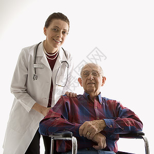 男人和医生成年人医疗老年人病人照片正方形轮椅两个人图片