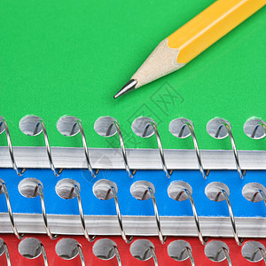 笔记本上的笔用品教育束缚铅笔正方形办公室学习物体办公用品螺旋图片