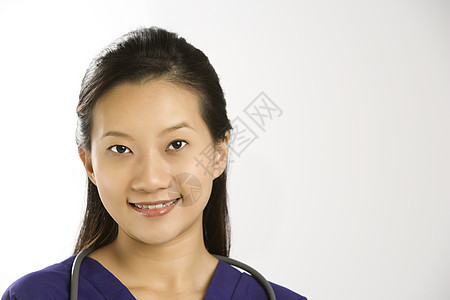 女医生肖像微笑女性健康药品医师助理水平女士职业华人图片