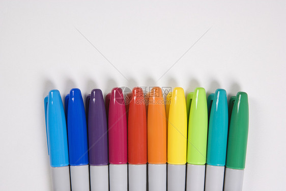 色彩多彩的标记水平写作物体用品商业钢笔办公用品美术染色静物图片