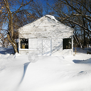 白屋在雪中图片