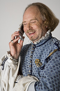 莎士比亚在电话里聊天英语人物眼睛技术中年概念手机男子通讯成人图片