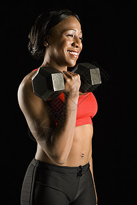 女人拿着哑铃女士专注照片女性训练运动设备器材身体素质微笑图片