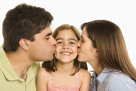 父母亲亲亲吻女儿男子女性父亲感情中年工作室母亲亲热女孩水平背景图片