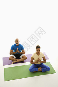 两个人在练瑜伽力量中年人姿势沉思运动服女士身体素质双腿男子娱乐图片