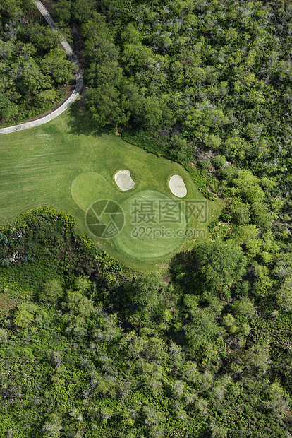 高尔夫球场娱乐绿色假期视图鸟瞰图球道闲暇运动高尔夫球陷阱图片