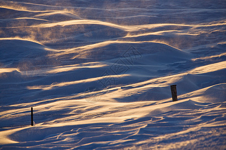 有栅栏的雪国家狂风照片乡村大作天气寒冷风景水平漂移图片