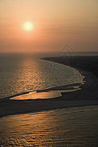 海滩列车旅游旅行风景海洋天线反射自然界视图日出假期图片