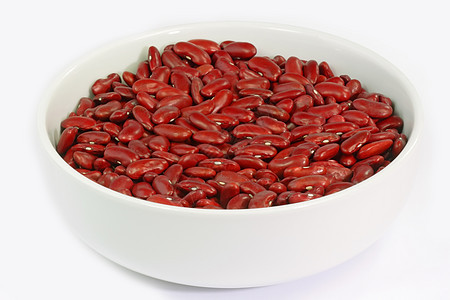 红肾豆子在明亮背景的白碗里图片