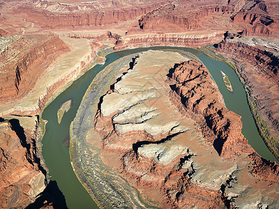 犹他河谷照片砂岩水平鸟瞰图崎岖岩层自然界棕色风景天线图片