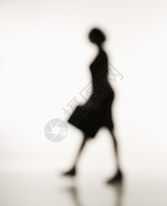女商务人士走路商务中年人随员商业女士商界女性人士公文包公司图片