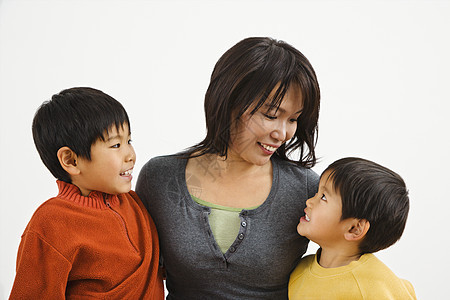 亚洲家庭幸福儿子童年女士中年人孩子女性微笑母性母亲图片