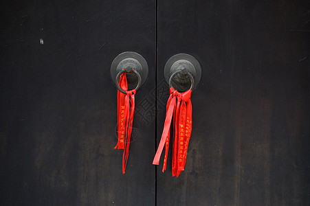 庙门庆典信念传统门把手寺庙宗教丝带红带文化背景图片