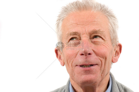 高年男子笑着微笑男性援助白色听力退休灰色图片