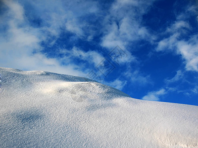 雪地悬崖图片