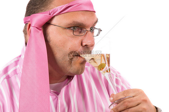 喝杯马提尼酒饮料商务眼镜人士成人派对领带男性粉色图片