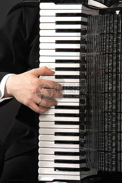 手牵手的手风琴键盘图片