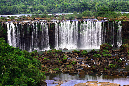 伊瓜苏 Iguazu Iguau 瀑布  大型瀑布淡水流动森林岩石荒野高度绿色图片