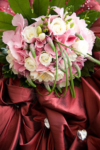 婚礼花束庆典婚纱花朵红色粉色图片